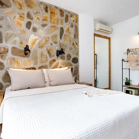 Studios Lotos * Potos